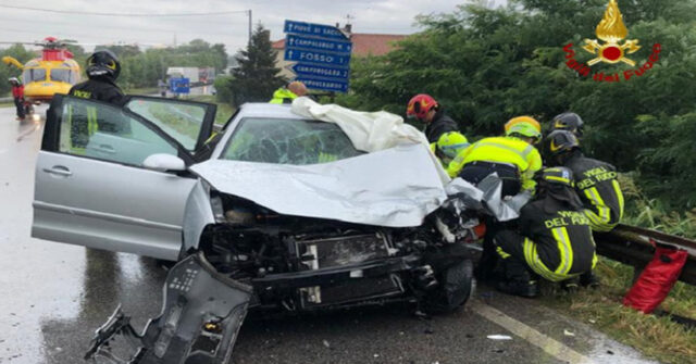 Fossò: frontale auto contro camion, feriti nonno e nipoti