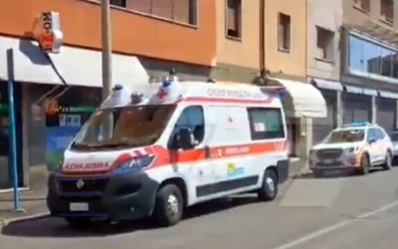 Brescia: uomo cade dal balcone di casa e muore