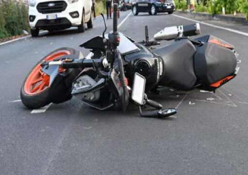 Ischia, 58enne investe operaio e muore cadendo dallo scooter