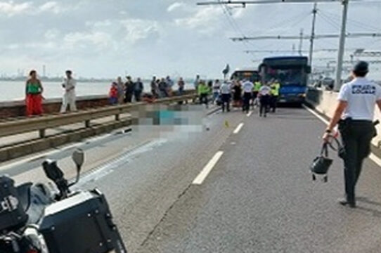 Mestre: motociclista morta cadendo dalla moto