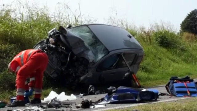 Pavia: 54enne muore nello schianto fra auto e trattore