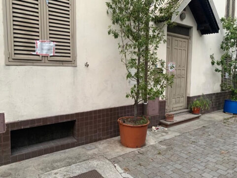 Prato: guarda alla finestra e lo vede cadavere