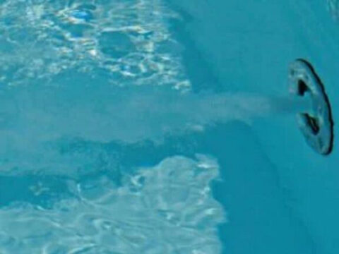 Santa Venerina: bimbo di 3 anni muore nella piscina di casa