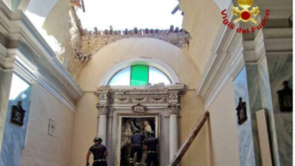 Sassoferrato: crolla il tetto della chiesa. Tragedia mancata