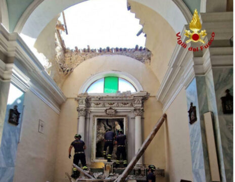 Sassoferrato: crolla il tetto della chiesa. Tragedia mancata