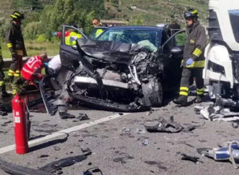 Sondrio, auto contro tir. Un morto e due feriti gravi