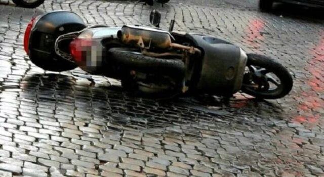 Roma: scooterista 51enne morto nello scontro con un camion