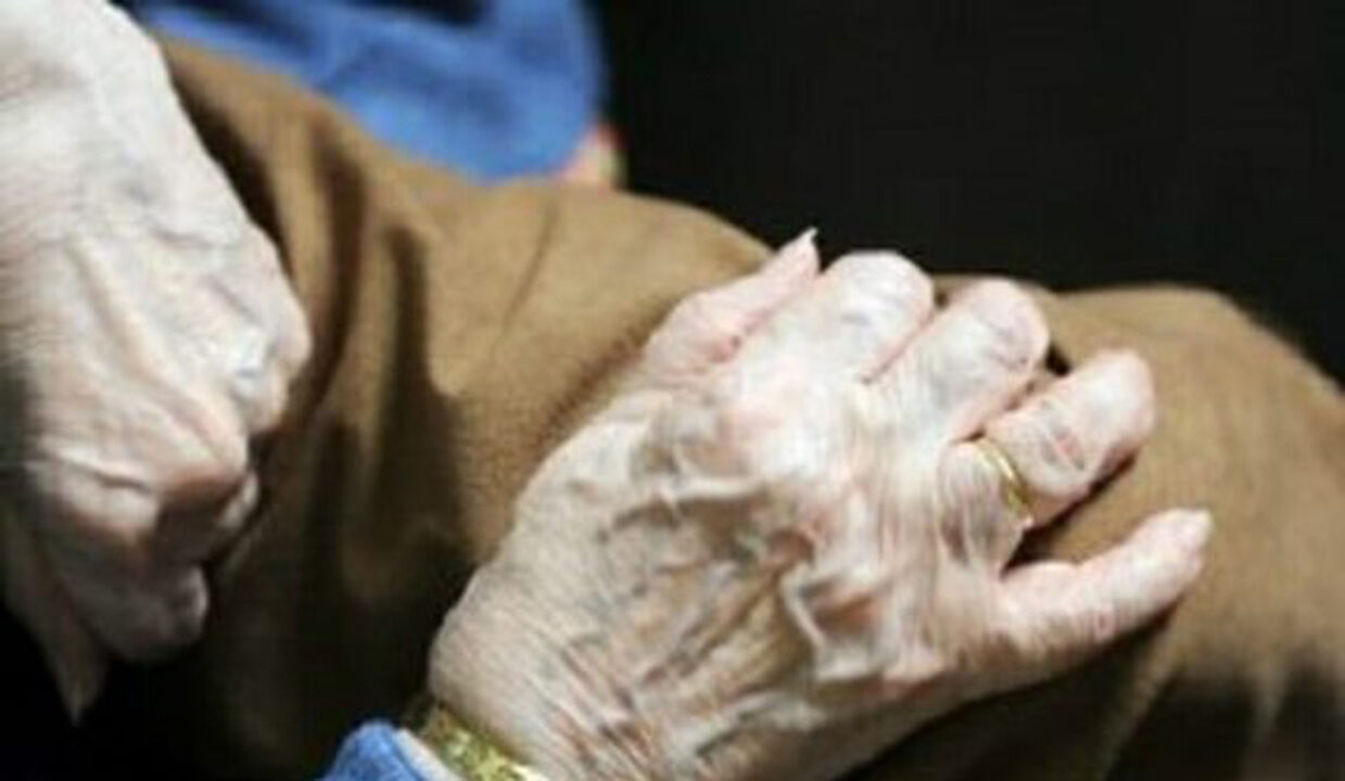 Ciampino, anziano ridotto in fin di vita dal figlio. Lo ha massacrato di botte