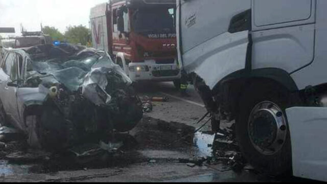 Taranto: frontale auto tir, un morto