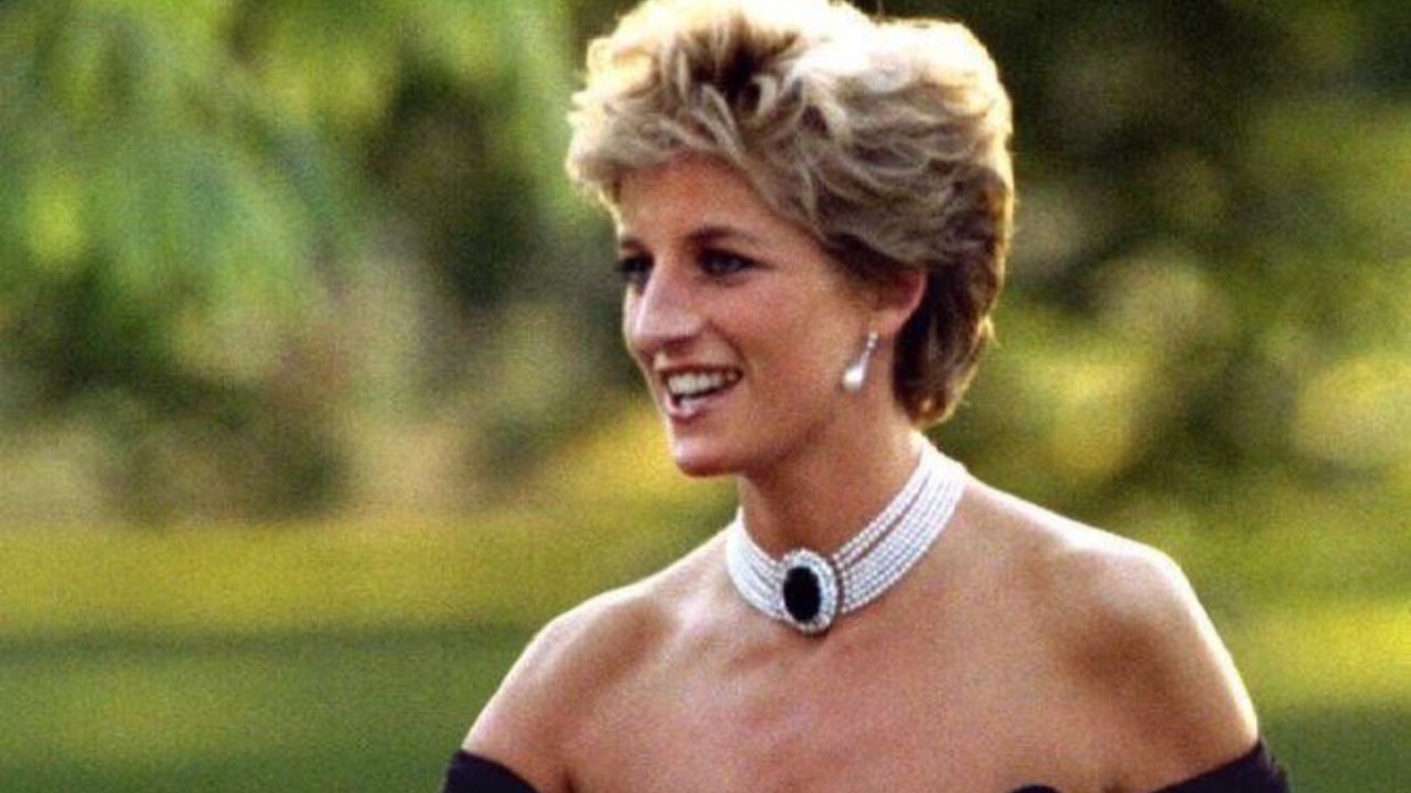 Lady Diana asta record per i suoi vestiti