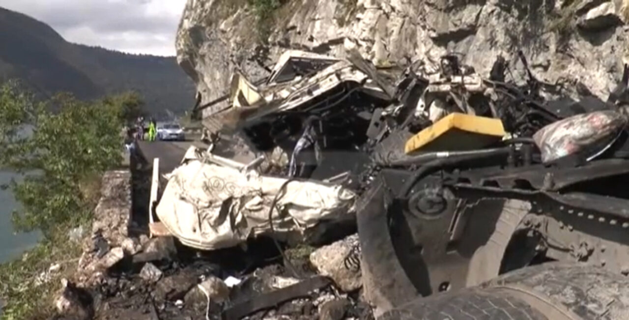 Marone, Marco Frassi, 50 anni, morto precipitando nel vuoto con il camion