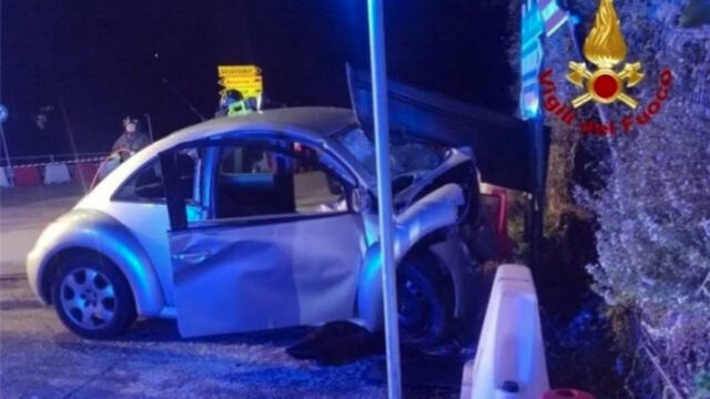 Segusino: Eleonora Zaffaina, 48 anni, con l’auto contro la roccia, è morta sul colpo