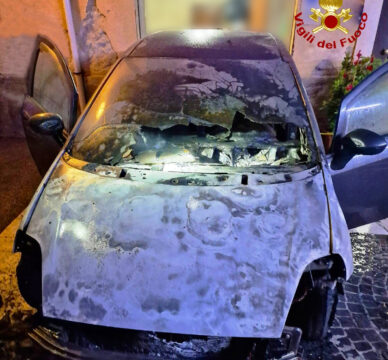 Serino: auto incendiata nella notte