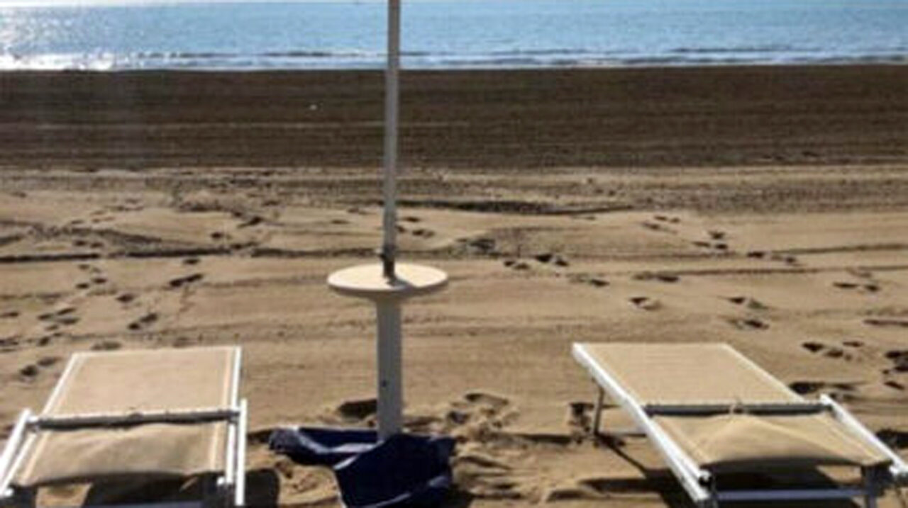 Bari: 51enne muore annegato si era tuffato nel mare in tempesta