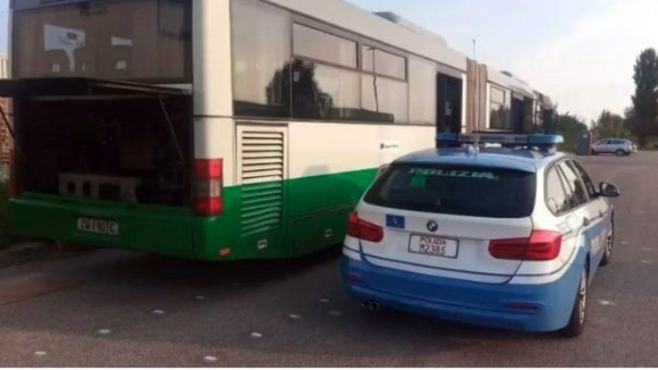 Piove di Sacco: autista di bus in fumo salva 50 studenti