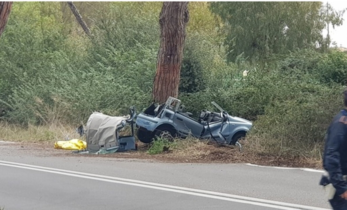 Roma: uomo 55enne perde la vita. E’ finito con la Panda contro un albero a Castel Fusano