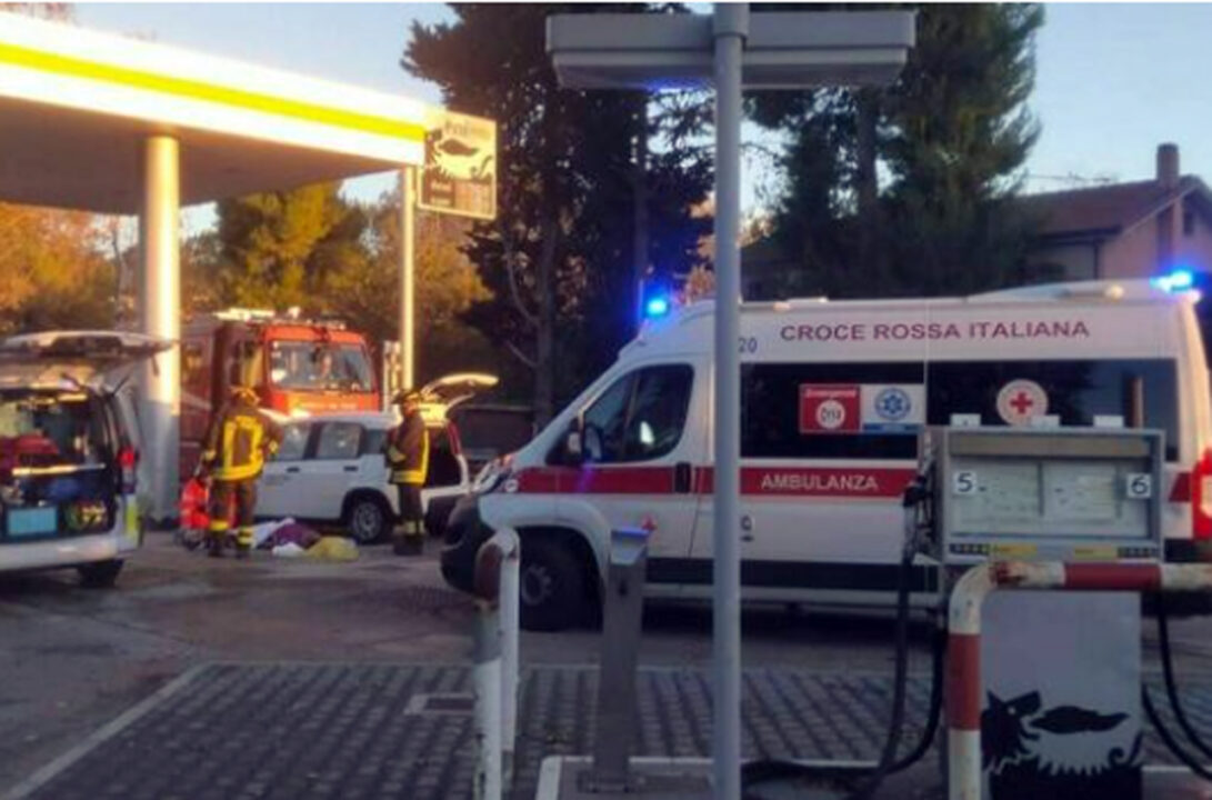 Ancona: uomo si sente male e muore finendo con l’auto contro colonna benzina