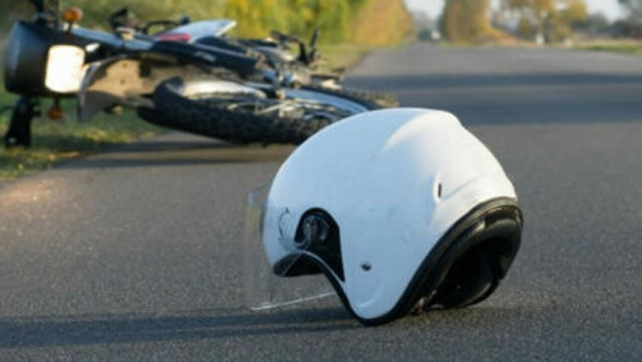 Ardea, incidente: motociclista 33enne morto a Tor San Lorenzo. Grave 14enne