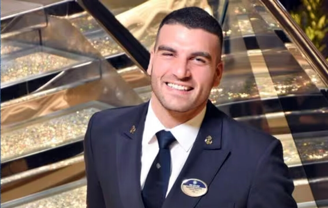 Giuseppe Ruocco, ufficiale di bordo di nave crociera, si tuffa in mare e salva turista