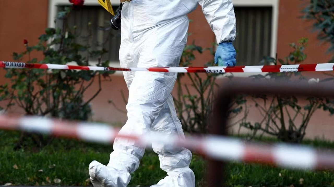 Napoli: efferato omicidio, anziano trovato in una pozza di sangue