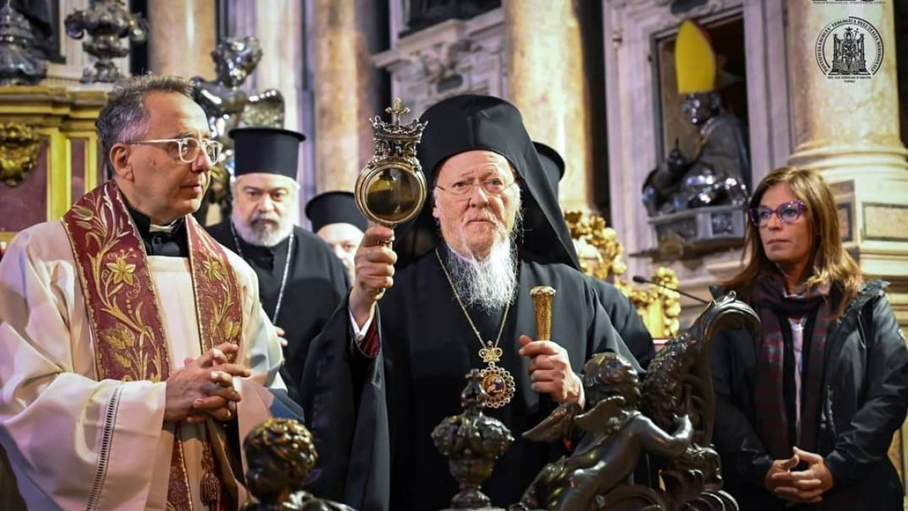 Napoli, evento prodigioso: si scioglie il sangue di San Gennaro