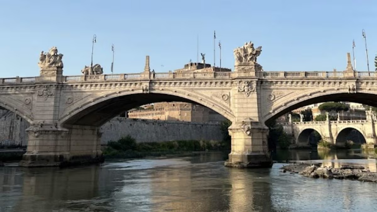 Roma: ventenne precipita da Ponte Garibaldi e muore