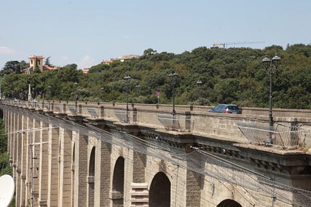 Ariccia: insegnante di Velletri si suicida lanciandosi dal ponte