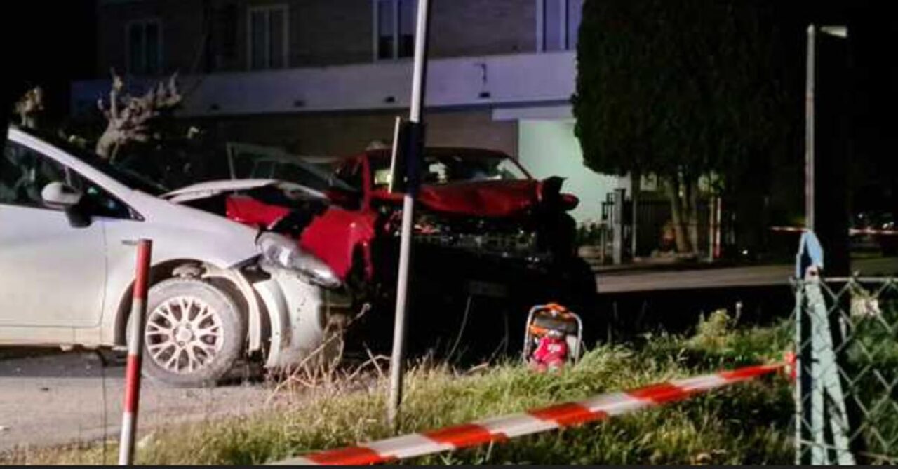 Fermo, incidente: nella carambola di 4 auto è morta una donna