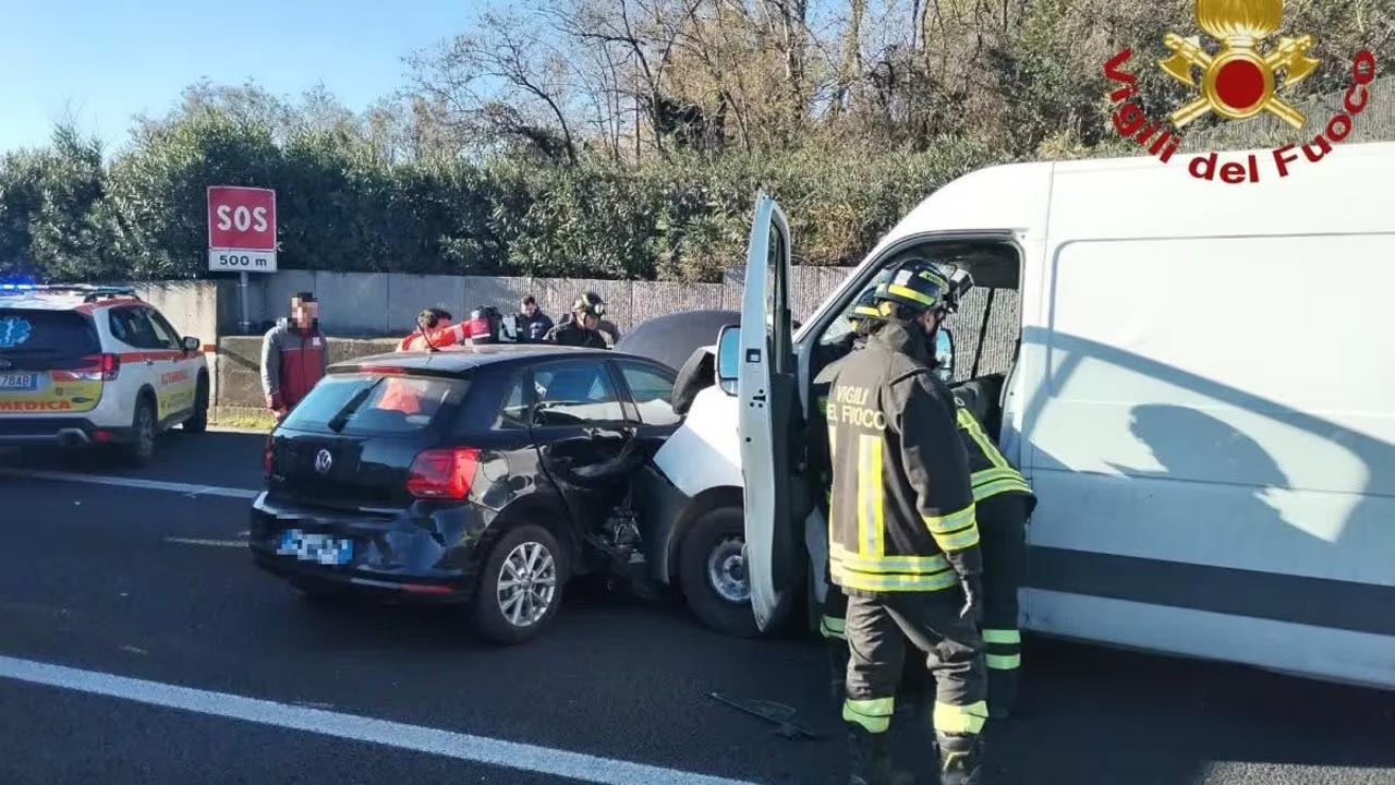 Roma, incidente GRA: 6 autoveicoli si tamponano, 1 morto e 6 feriti