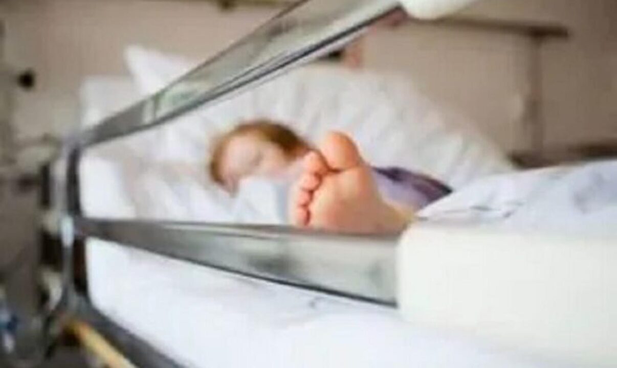 Roma: bimbo di 2 anni ingoia parte di un giocattolo e muore