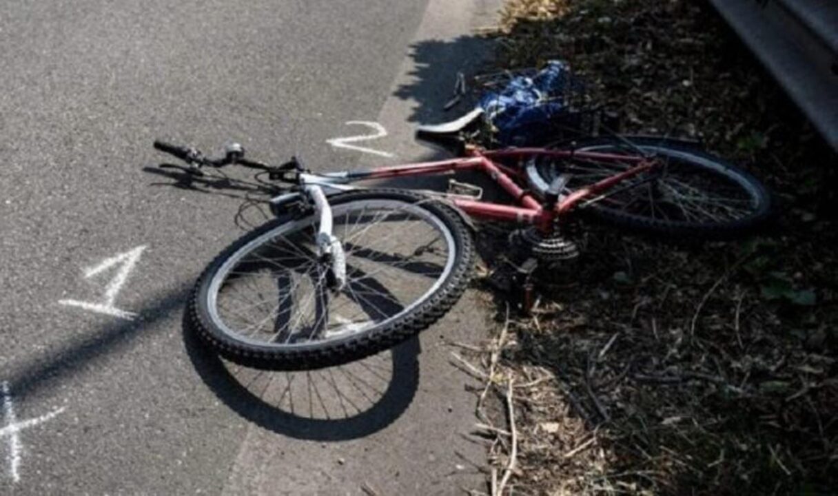 Tragedia a Castel Volturno, giovane ciclista ucciso da un’auto. Gli investitori in fuga