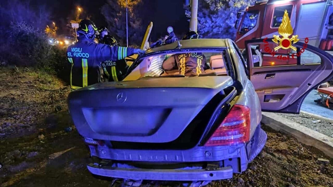 Latina: 76enne muore in incidente fra la sua Mercedes e un’Audi A8