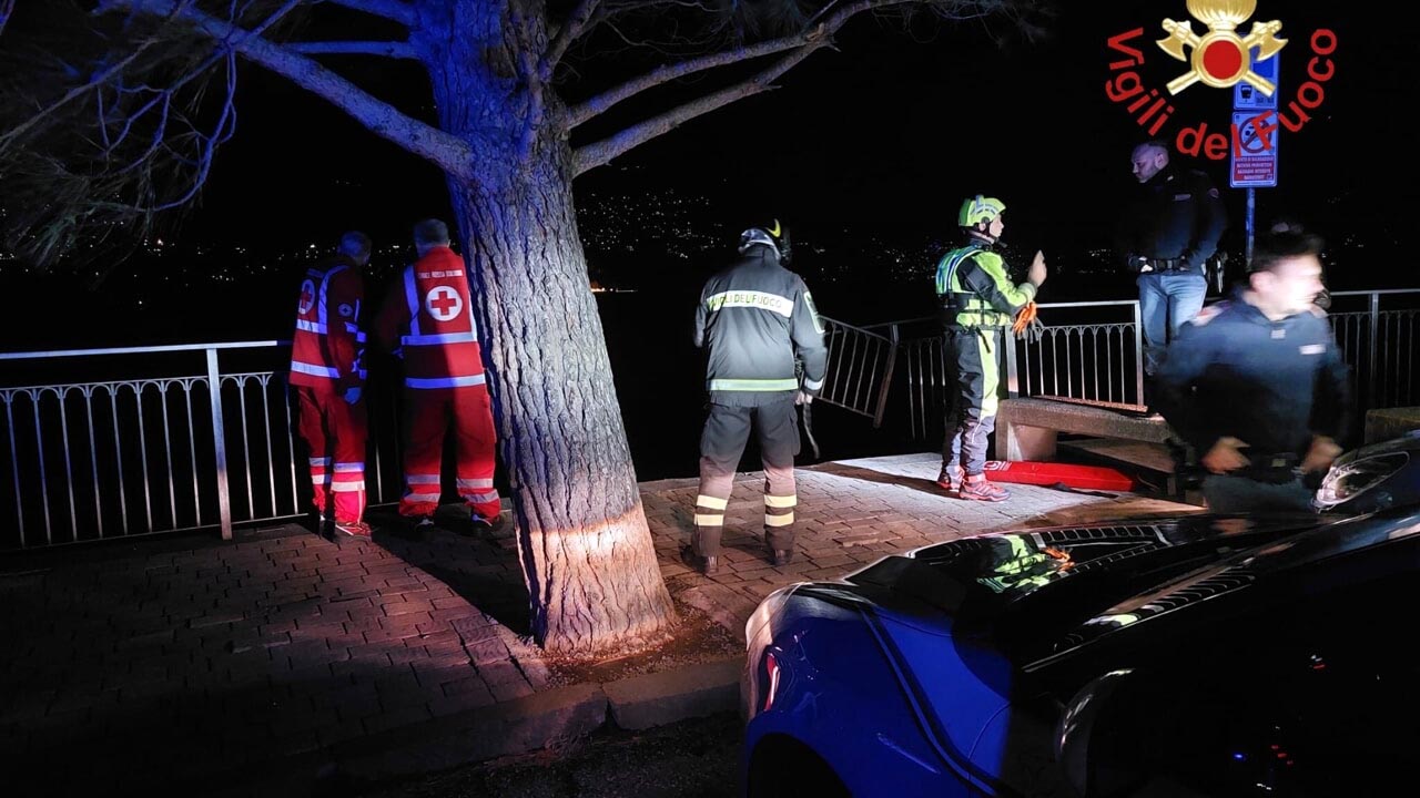 Como: auto finisce nel lago, coppia dispersa