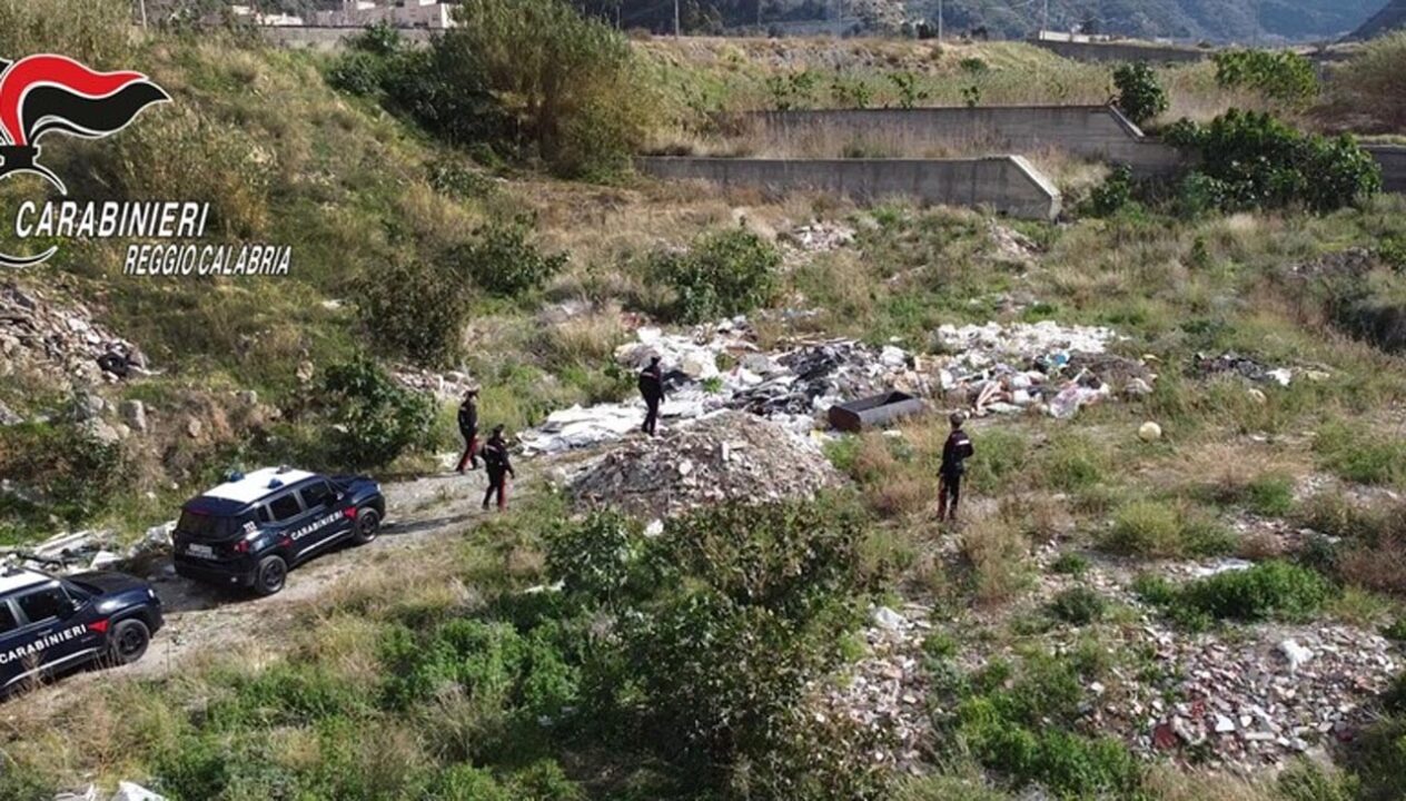 Reggio Calabria: cinquemila tonnellate di rifiuti in un torrente, un arresto