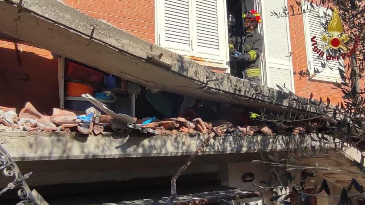 Roma: donna 70enne muore sotto le macerie del balcone crollato