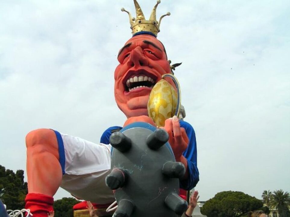 Carnevale di Viareggio: festa di colori, fantasia e carri allegorici