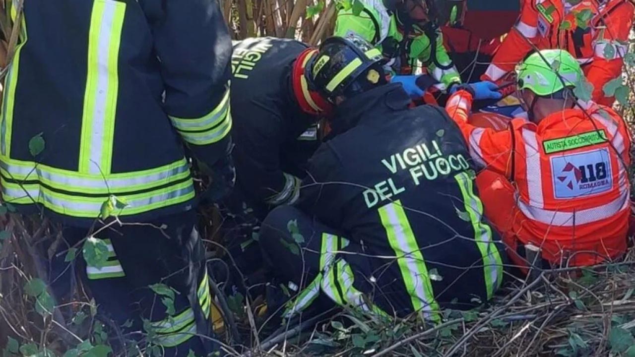 L’Aquila: pulmino sbanda, 6 feriti, 1 è grave