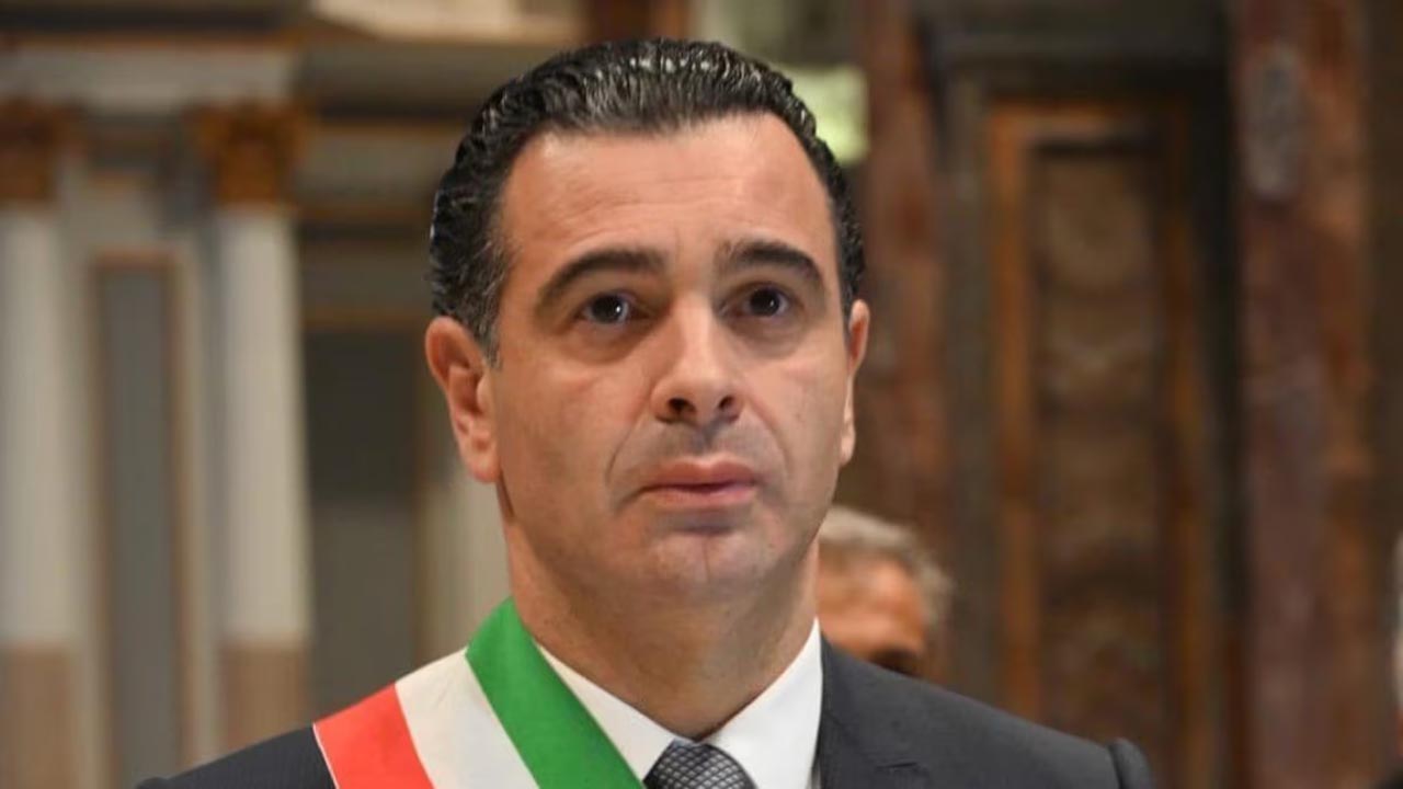 Avellino: scattano le  manette ai polsi del dimissionario sindaco Festa