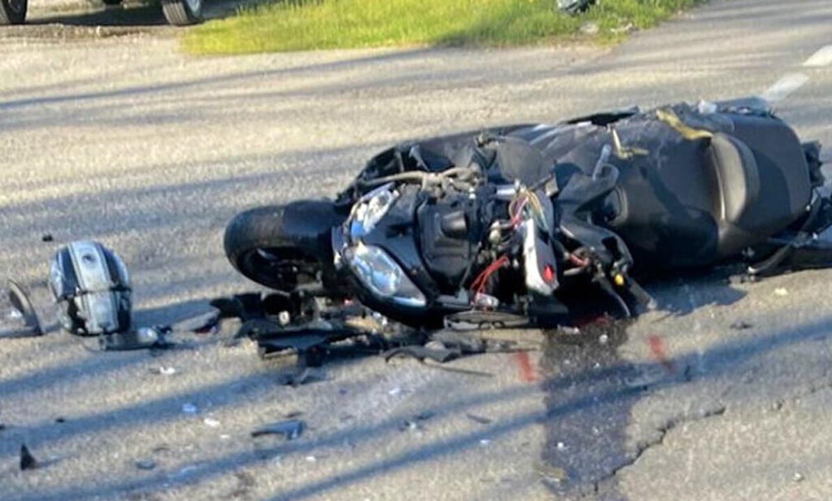 Chieri: Francesco Casillo, 52 anni, tampona con la moto un furgone e muore