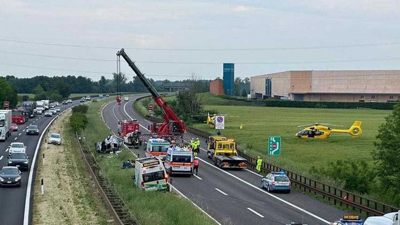 Autostrada A22: tir travolge furgone, 2 morti e 7 feriti