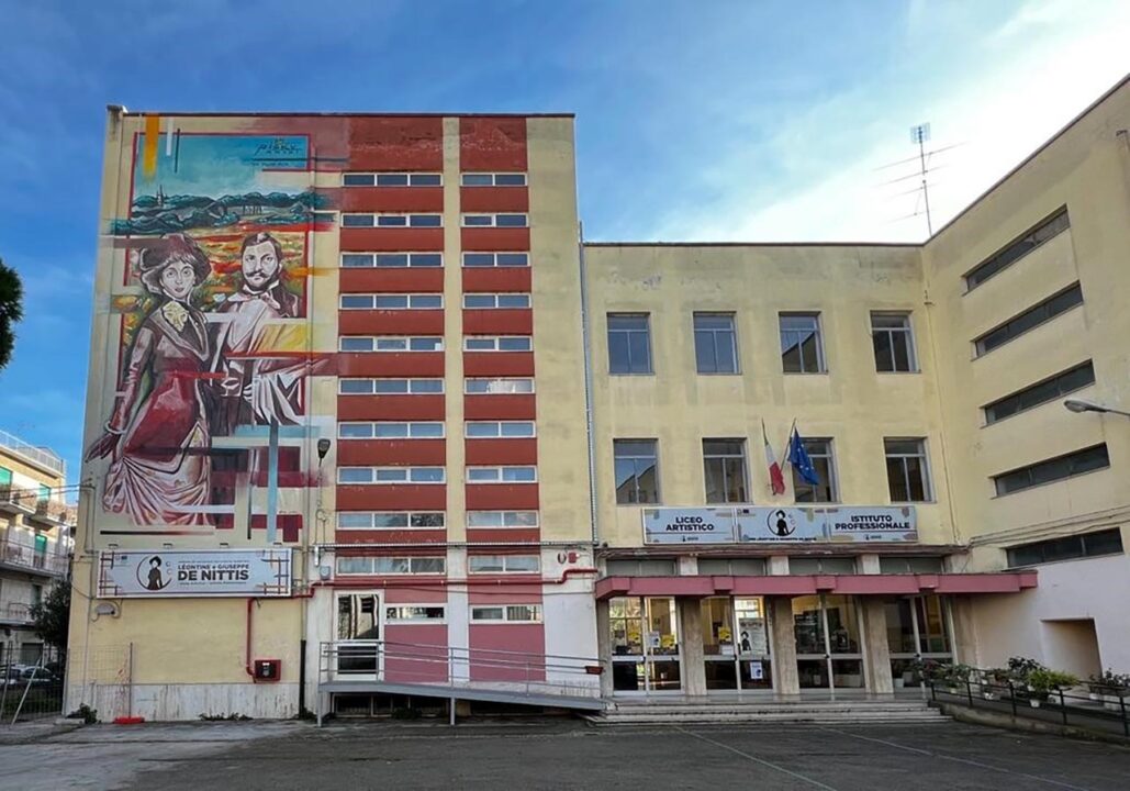 Bari: studente prende a pugni prof provocandogli il distacco della retina