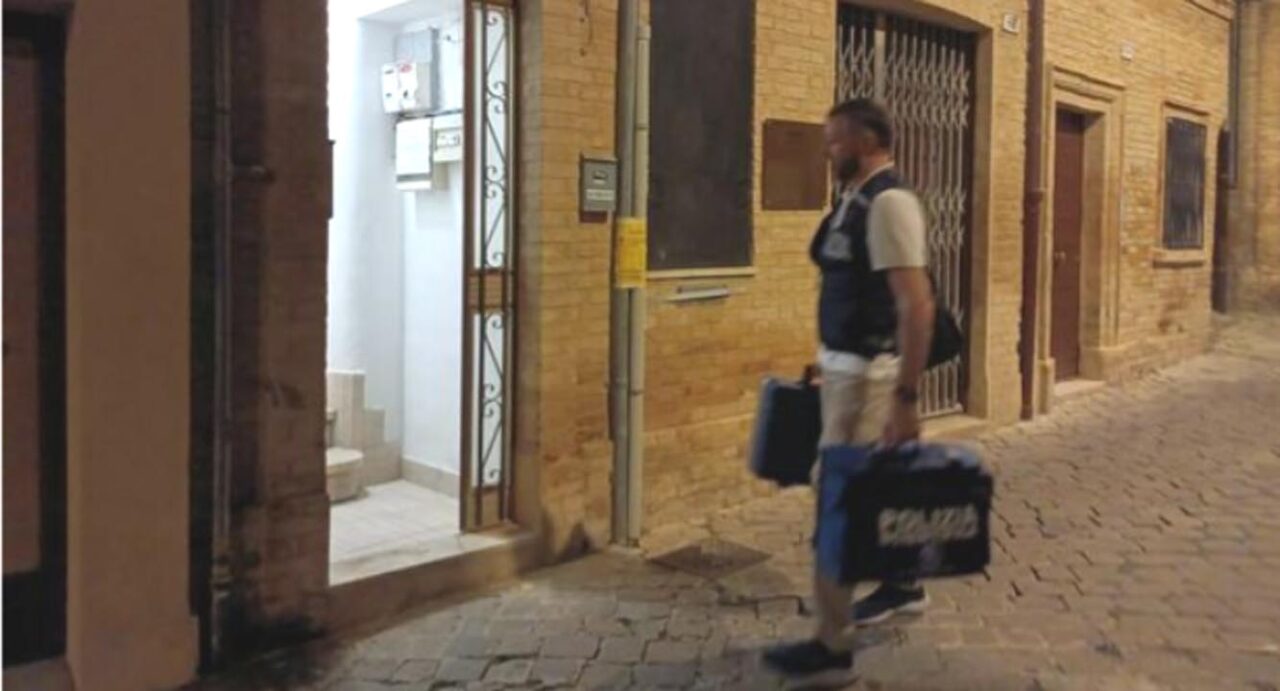 Macerata: vigili del fuoco trovano uomo morto in cucina