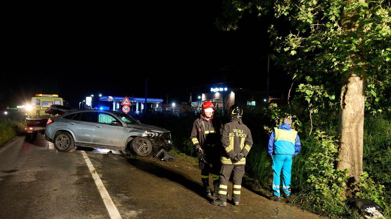 Castelfiorentino, 50enne muore con l’auto contro un albero