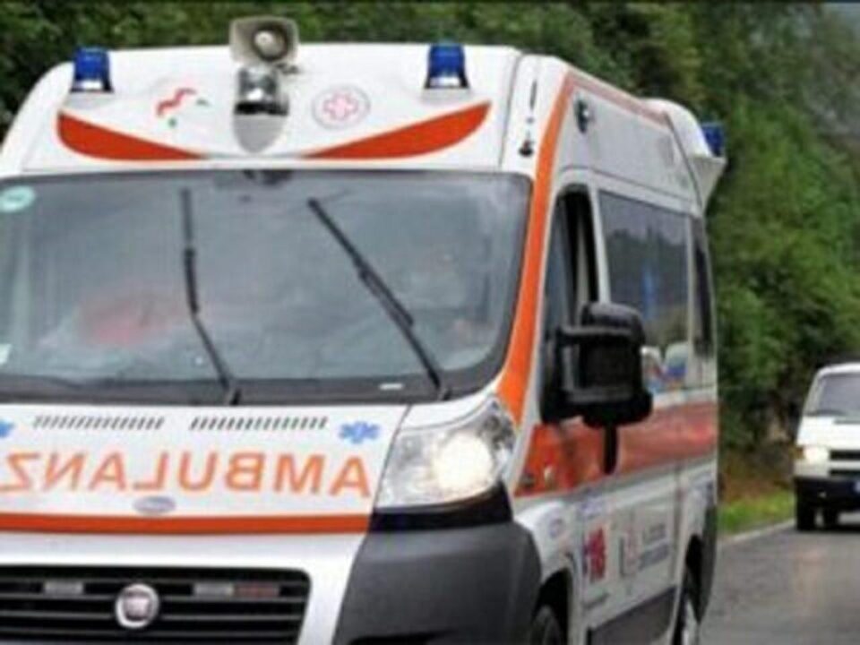 Roma: auto e moto si scontrano, muore 37enne in via Prenestina