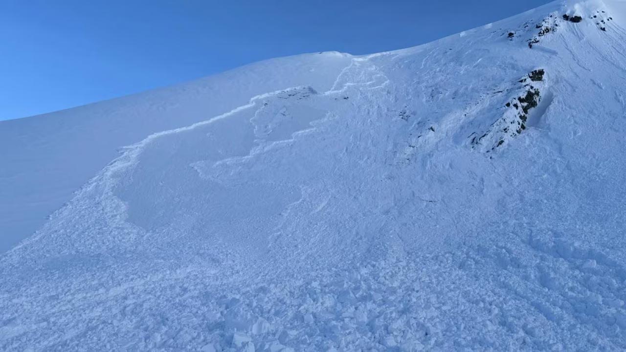 Valanga travolge e uccide due alpinisti italiani di 30 e 35 anni