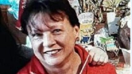 Lorena Fedon, 56 anni, muore cadendo dal muretto del giardino