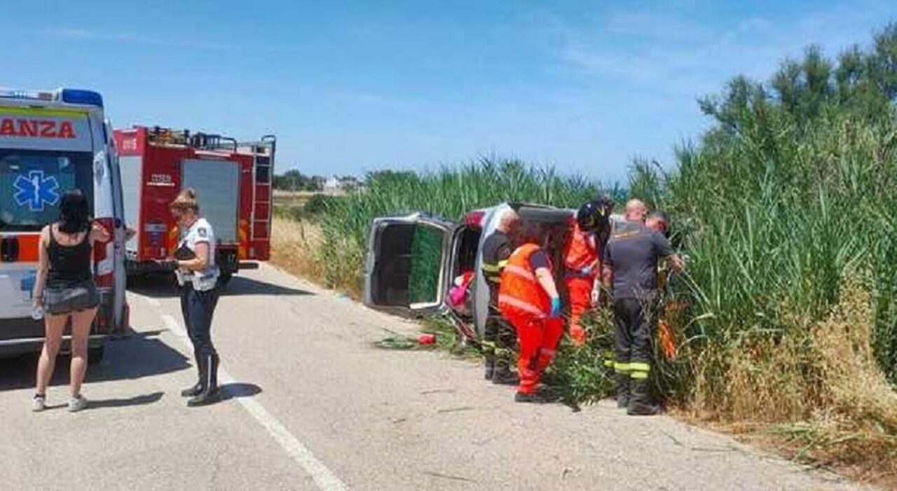 Ragazza di 21 anni muore nel ribaltamento dell’auto