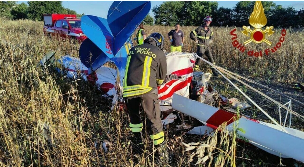 Due uomini a bordo di un ultraleggero muoiono precipitando al suolo