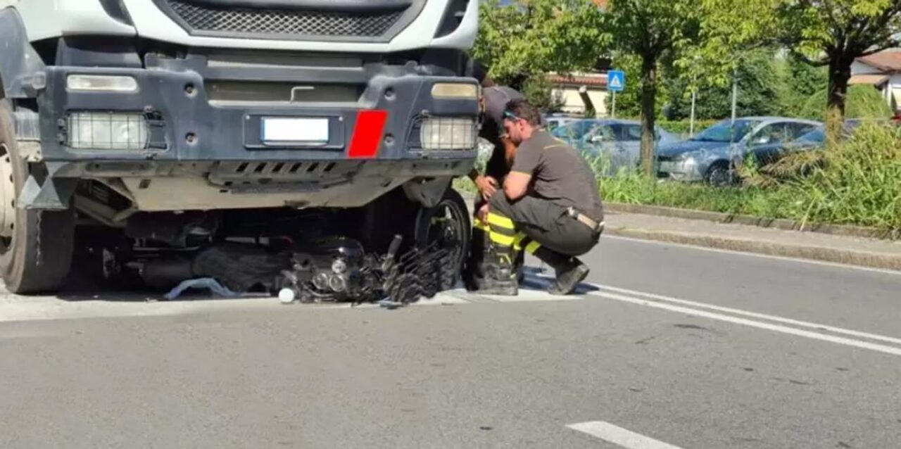 Bergamo: un 54enne è morto nello scontro fra camion e moto