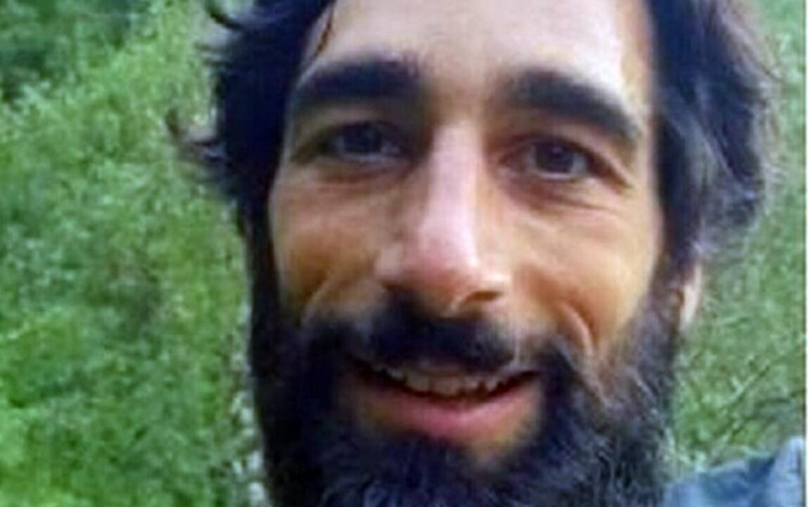 Matteo Mazza, 37 anni, morto mentre fa base jumping